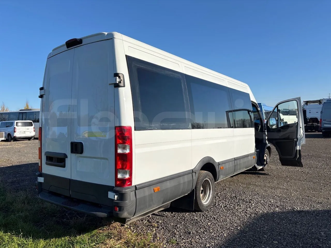 Iveco Daily 50C15V-EURO5-107kW-7.012m - 3/4 right rear doors open