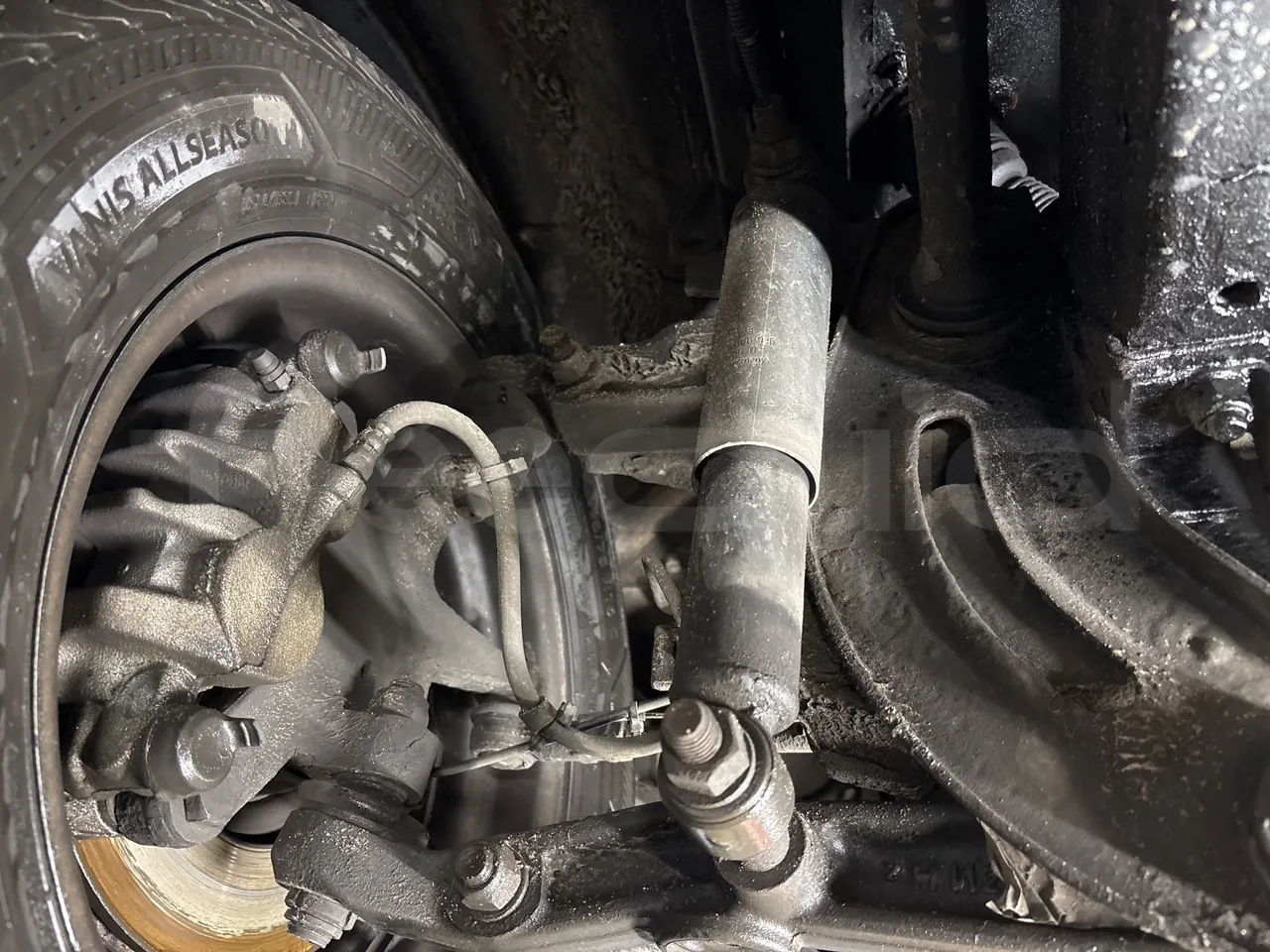 Iveco Daily 50C15V-EURO5-107kW-7.012m - front shock absorbers left