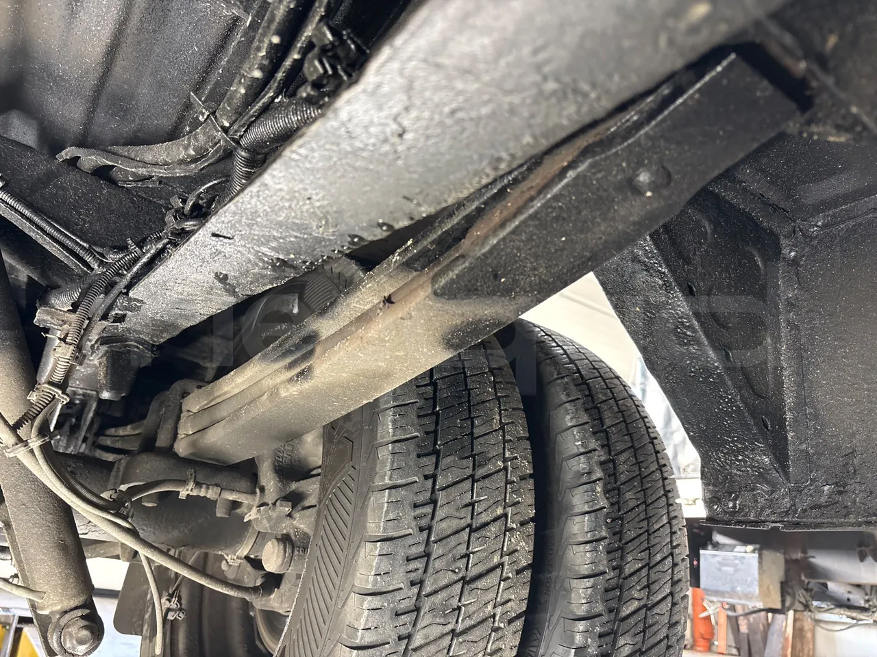 Iveco Daily 50C15V-EURO5-107kW-7.012m - axel 2 leaf spring right