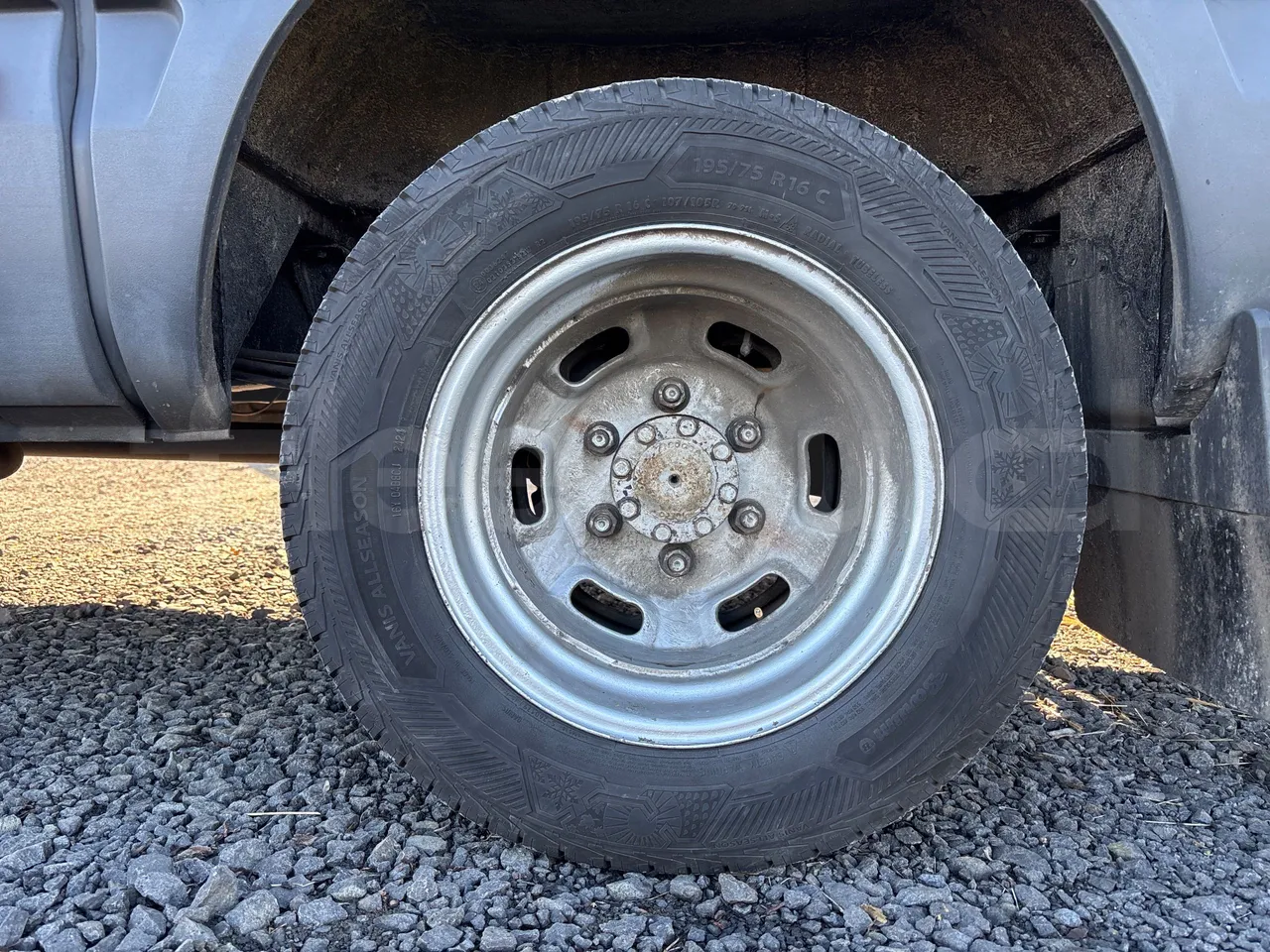 Iveco Daily 50C15V-EURO5-107kW-7.012m - rear left tire photo