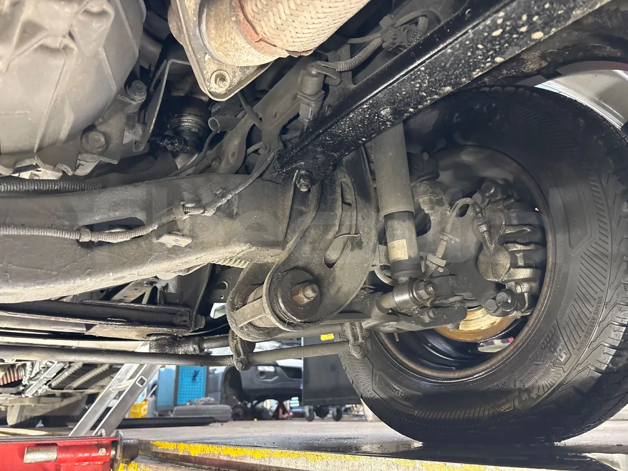 Iveco Daily 50C15V-EURO5-107kW-7.012m - front axle left side