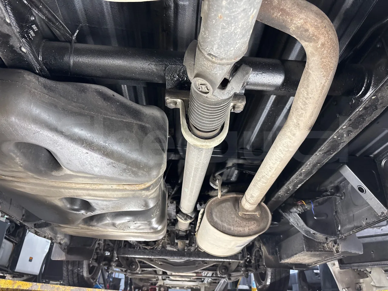 Iveco Daily 50C15V-EURO5-107kW-7.012m - central undercarriage photo