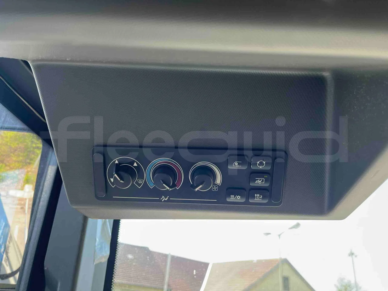 Solaris Urbino 10.5 - EUR6 -  204kW - 10.550m - command unit indicators