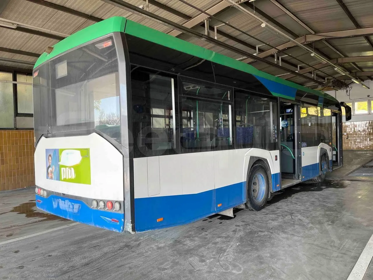 Solaris Urbino 10.5 - EUR6 -  204kW - 10.550m - 3/4 right rear doors open