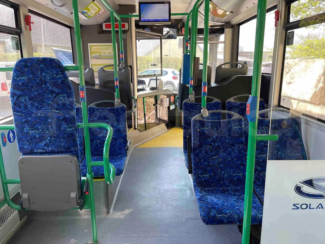 Solaris Urbino 10.5 - EUR6 -  204kW - 10.550m - forward view middle aisle