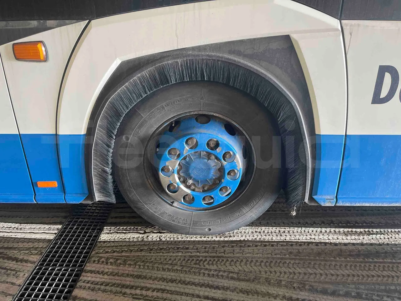 Solaris Urbino 10.5 - EUR6 -  204kW - 10.550m - tread condition front tires left