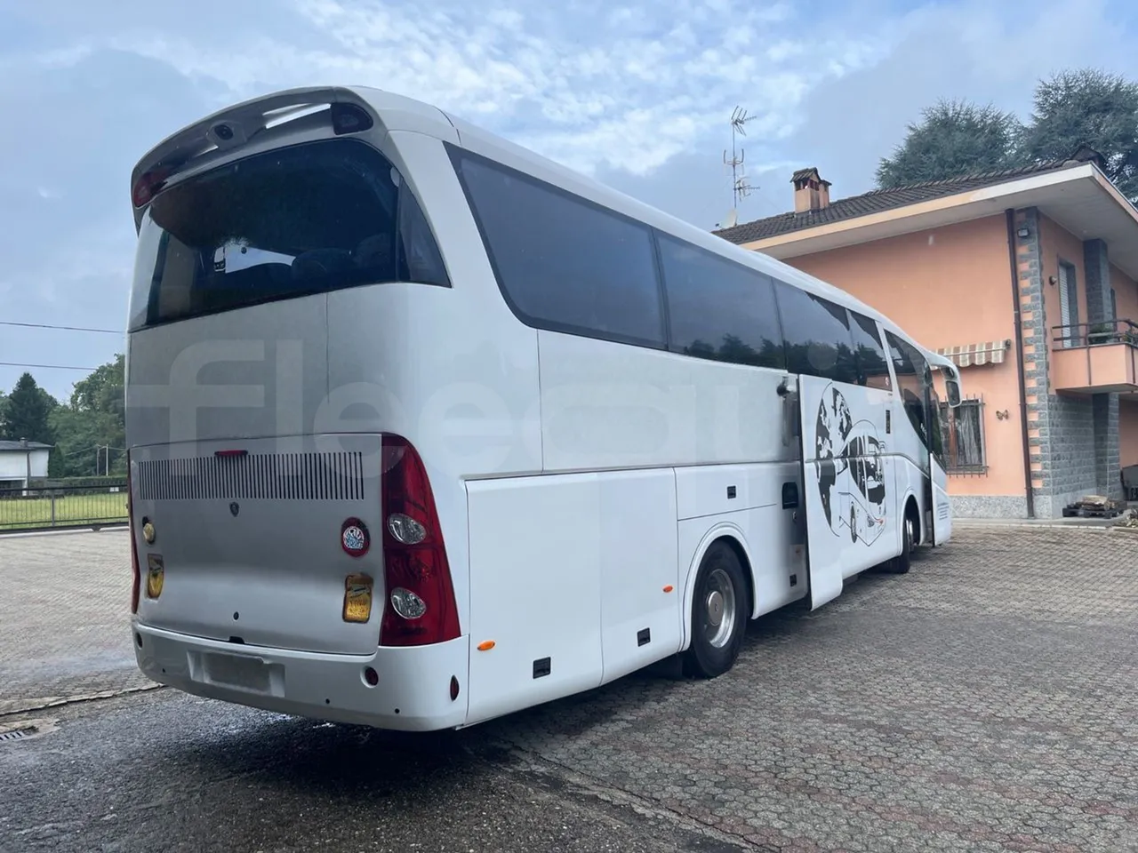 Irizar Scania K440 - EUR5 -324kW -12.2m - 3/4 right rear doors open