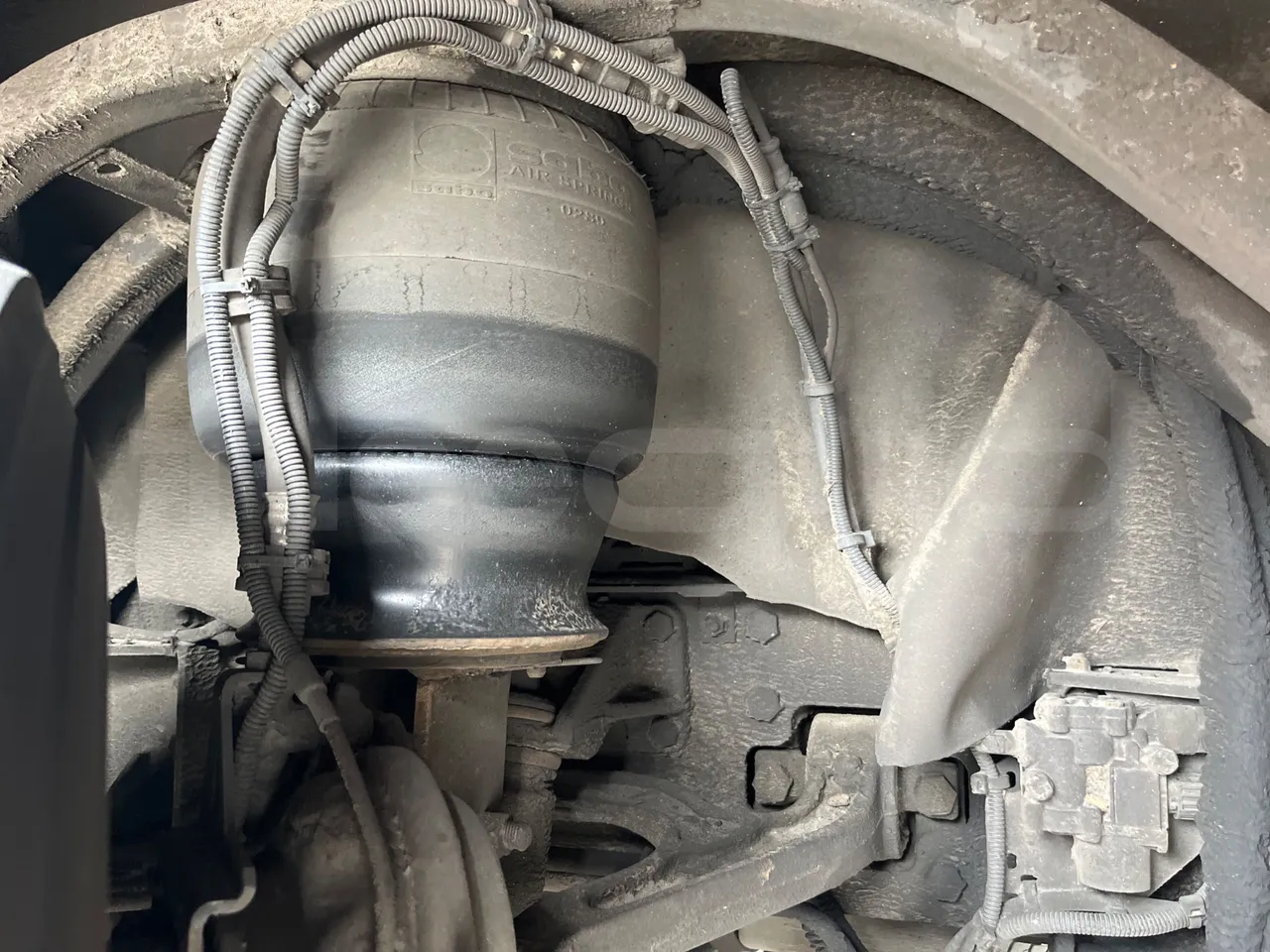 Irizar Scania K440 - EUR5 -324kW -12.2m - front air springs left