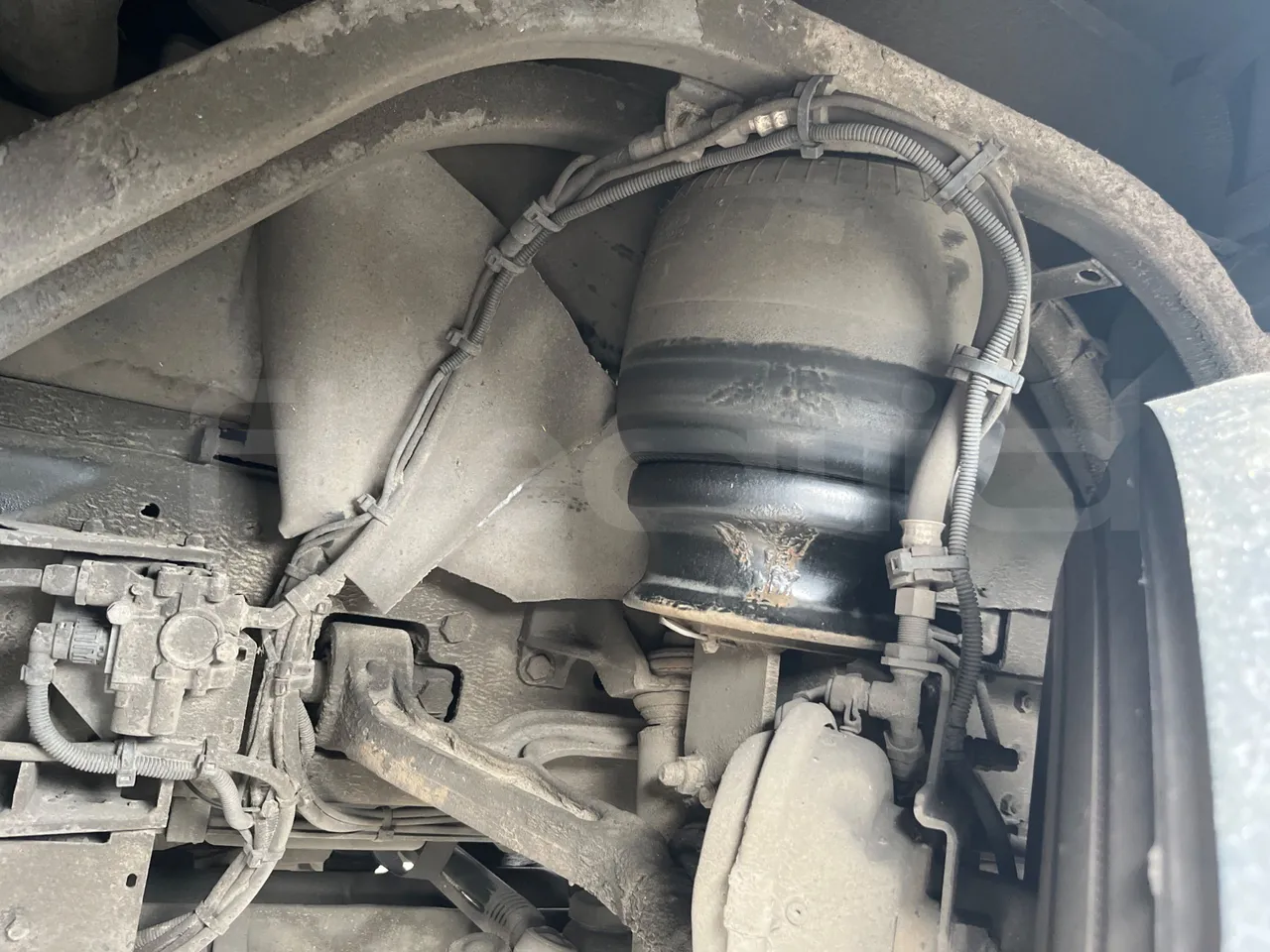 Irizar Scania K440 - EUR5 -324kW -12.2m - front air springs right
