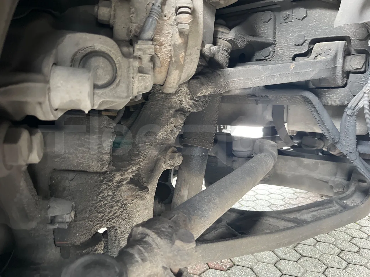 Irizar Scania K440 - EUR5 -324kW -12.2m - front shock absorbers left