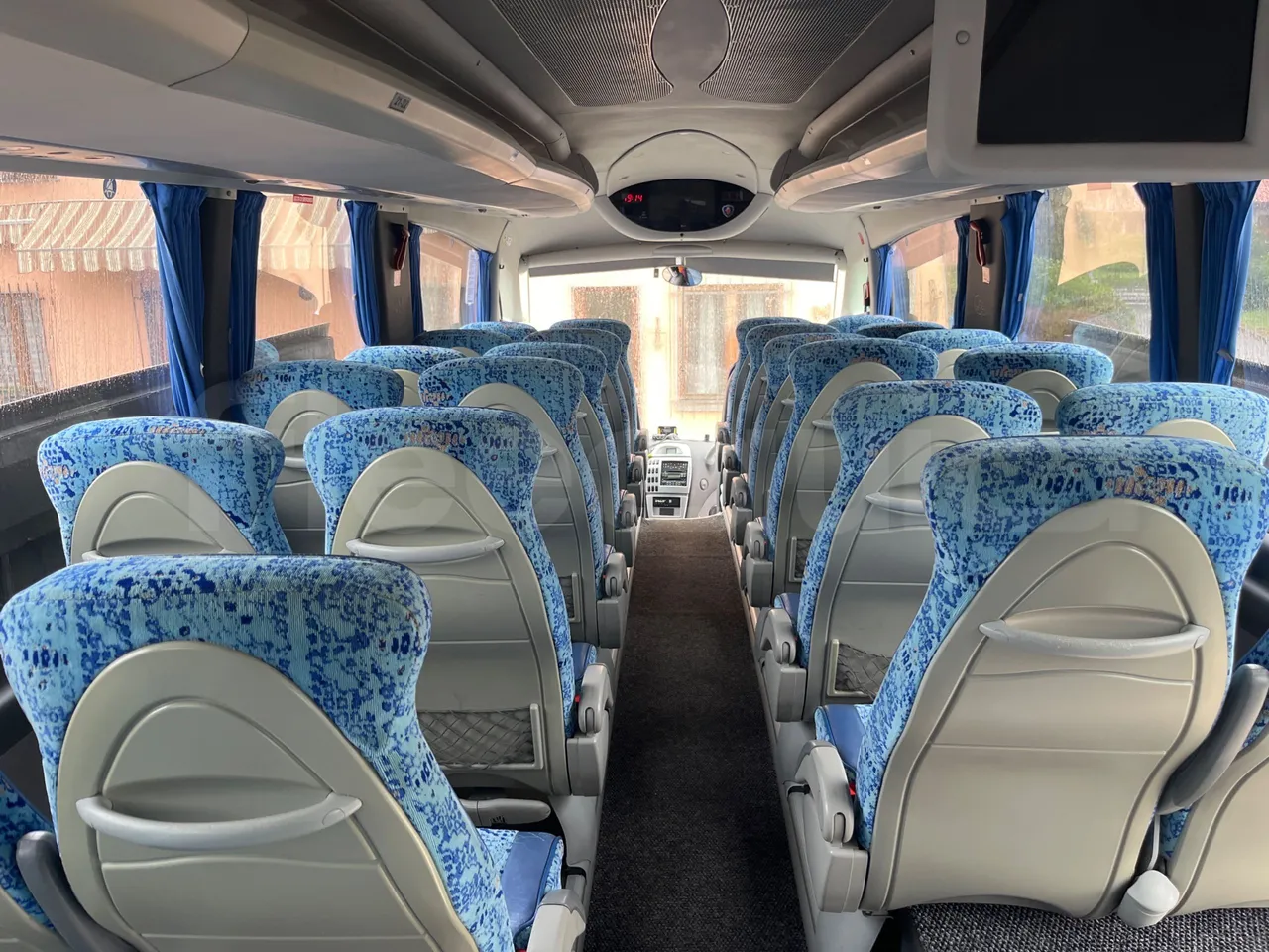 Irizar Scania K440 - EUR5 -324kW -12.2m - forward view middle aisle