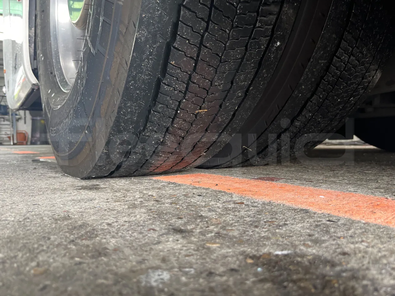 Irizar Scania K440 - EUR5 -324kW -12.2m - tread condition front tires left