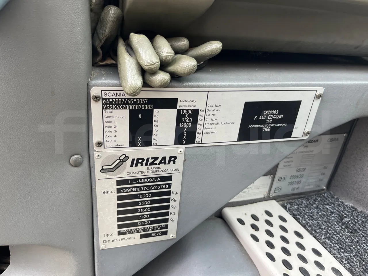 Irizar Scania K440 - EUR5 -324kW -12.2m - vehicle plate photo