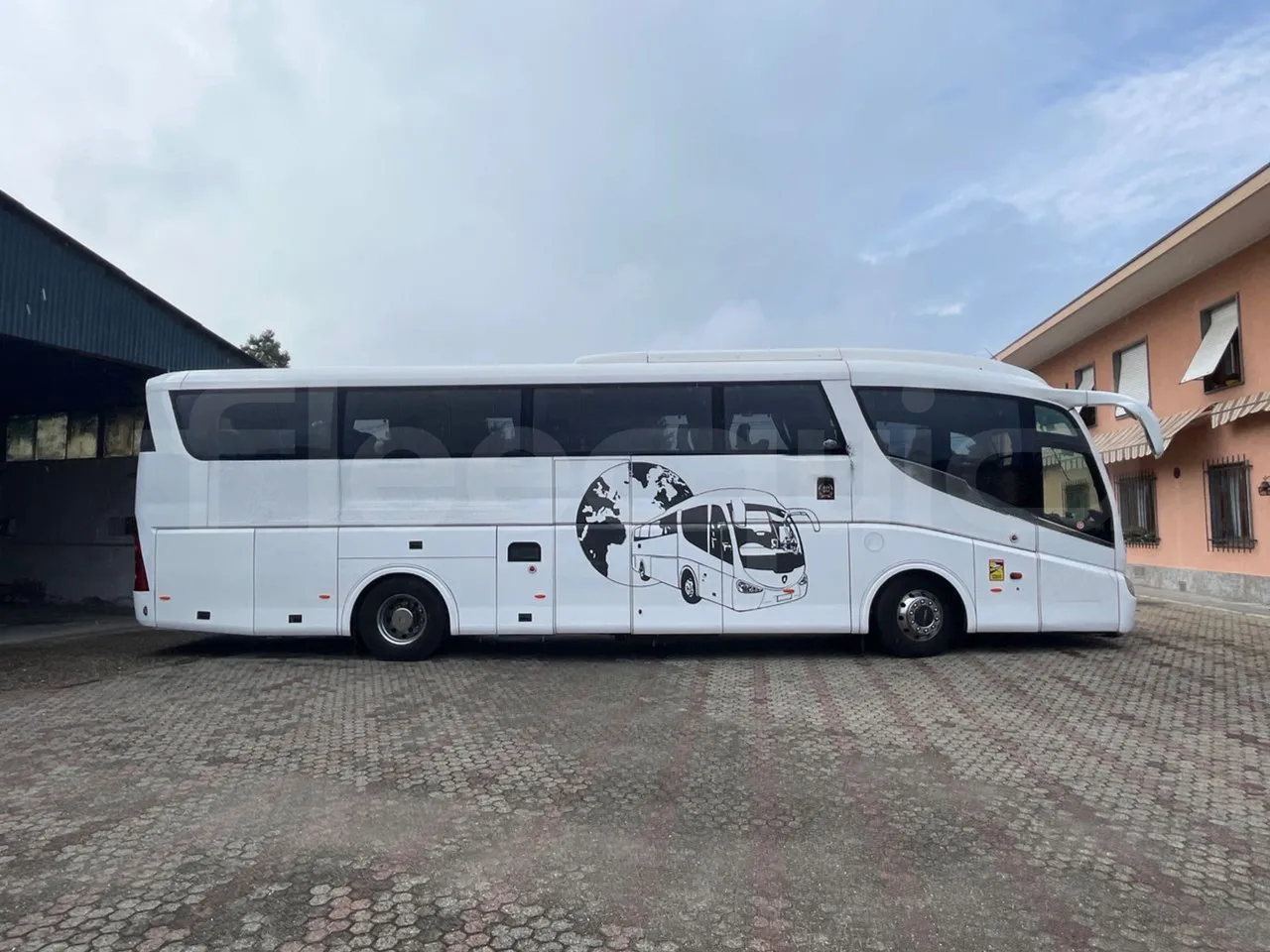 Irizar Scania K440 - EUR5 -324kW -12.2m - right side doors closed