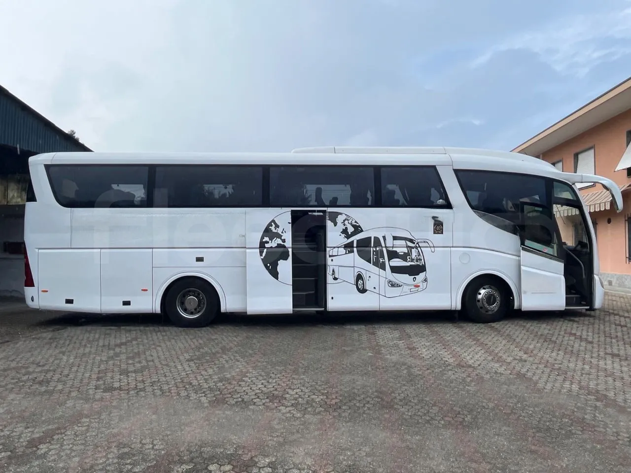 Irizar Scania K440 - EUR5 -324kW -12.2m - right side doors open