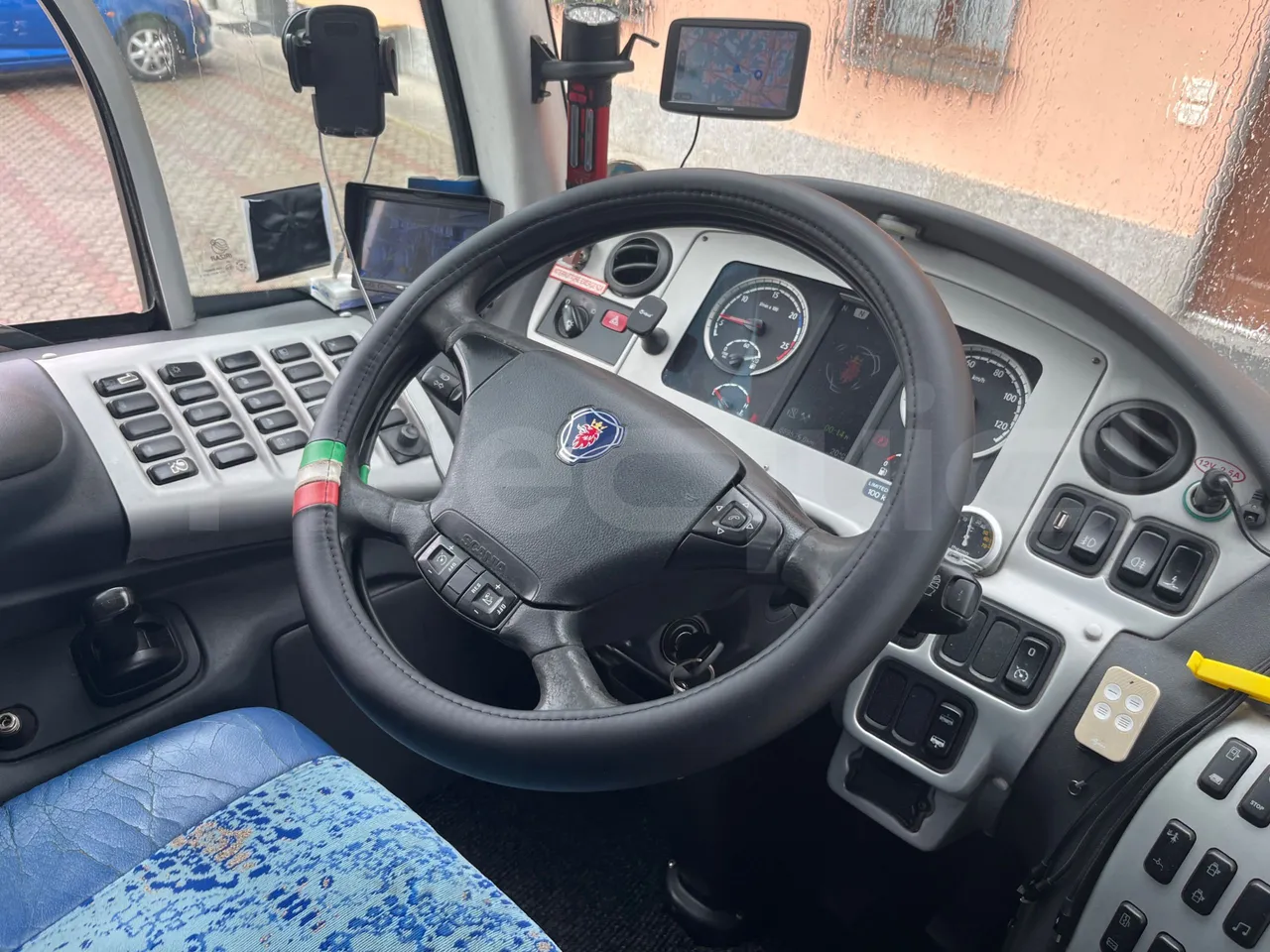 Irizar Scania K440 - EUR5 -324kW -12.2m - steering wheel photo