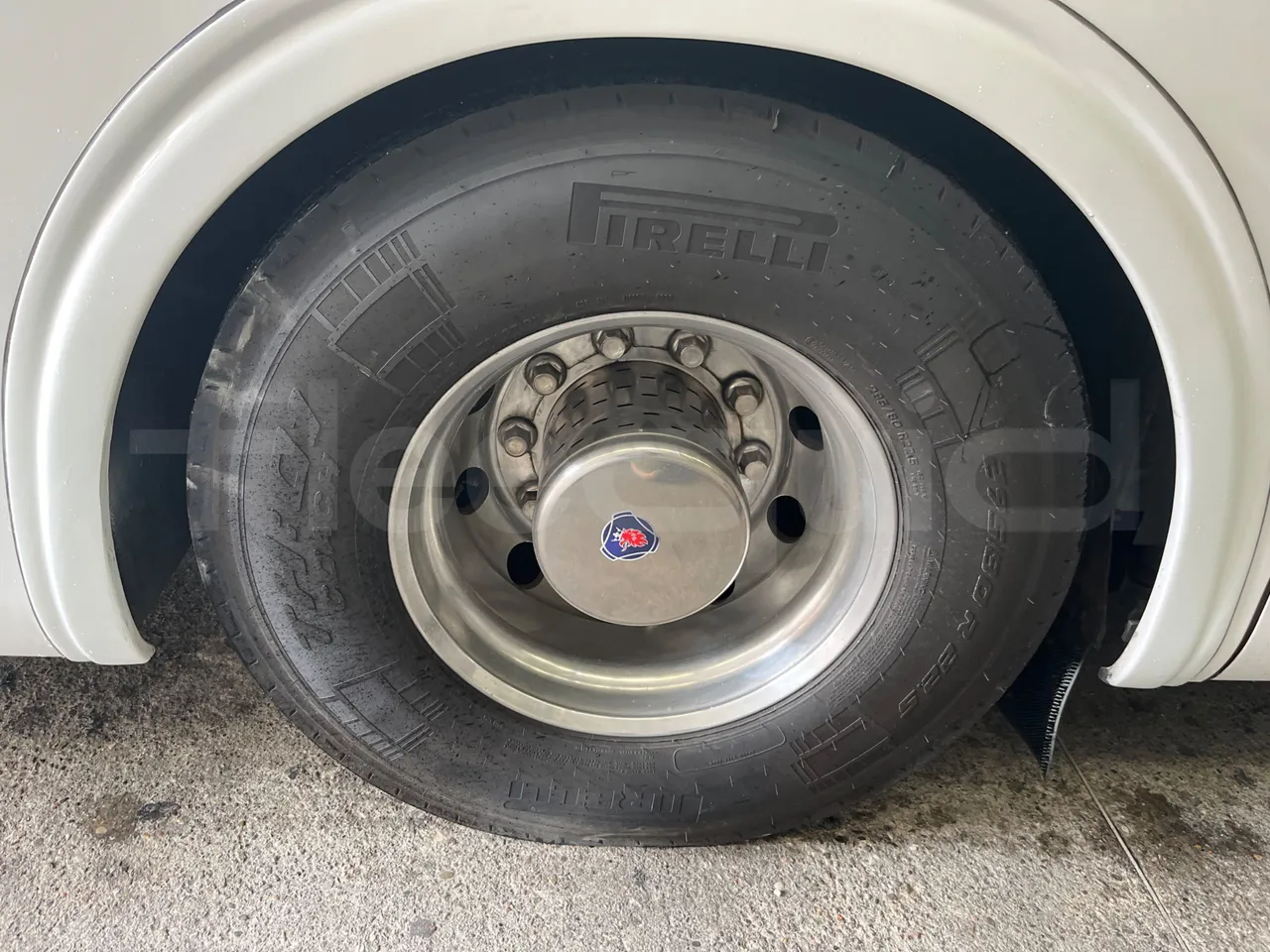 Irizar Scania K440 - EUR5 -324kW -12.2m - rear left tire photo