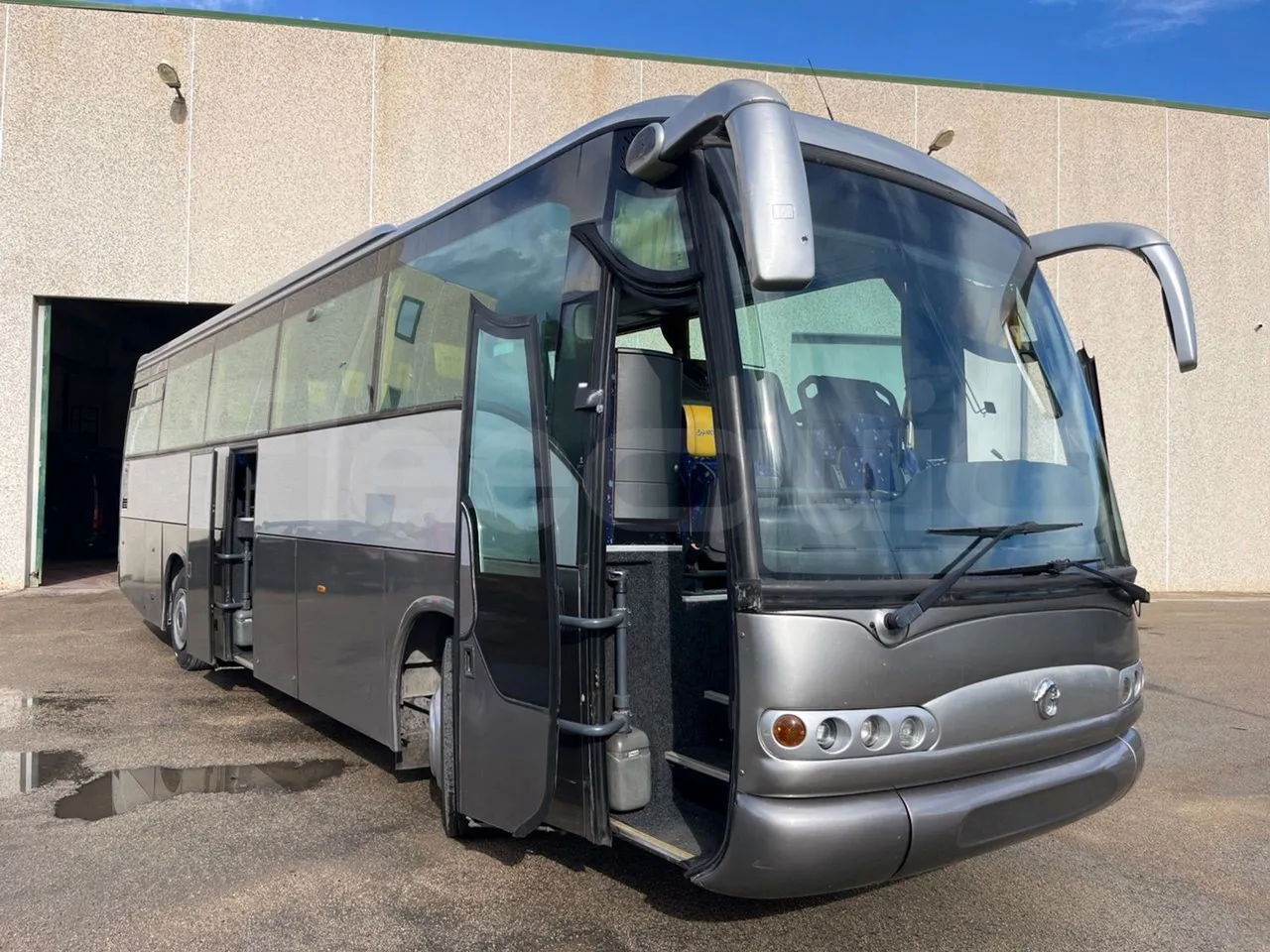 Irisbus Domino Orlandi 2001 397E 12.35 - Euro3 - 259kW - 12mt - 3/4 right front doors open