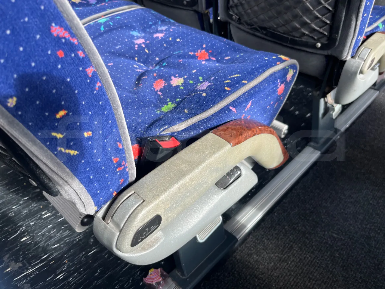 Irisbus Domino Orlandi 2001 397E 12.35 - Euro3 - 259kW - 12mt - armrest detail photo