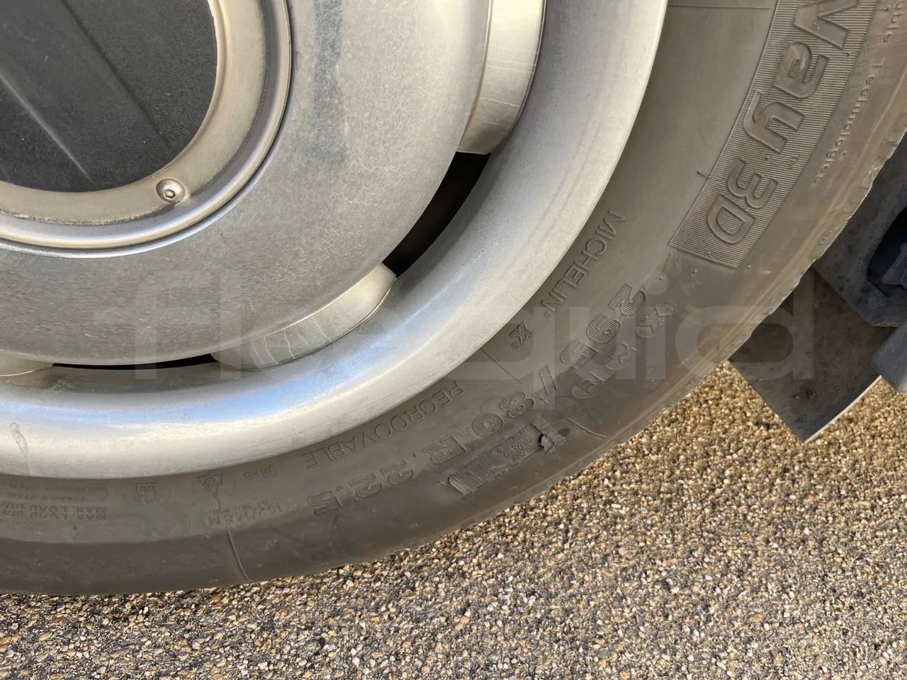 Irisbus Domino Orlandi 2001 397E 12.35 - Euro3 - 259kW - 12mt - tread condition front tires right