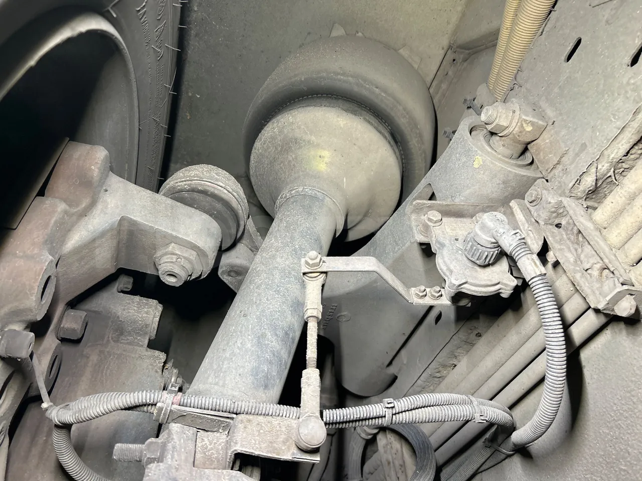 Irisbus Citelis PS09D1 PS09D1-98  - Euro5 - 213kW - 11.990mt - front shock absorbers left