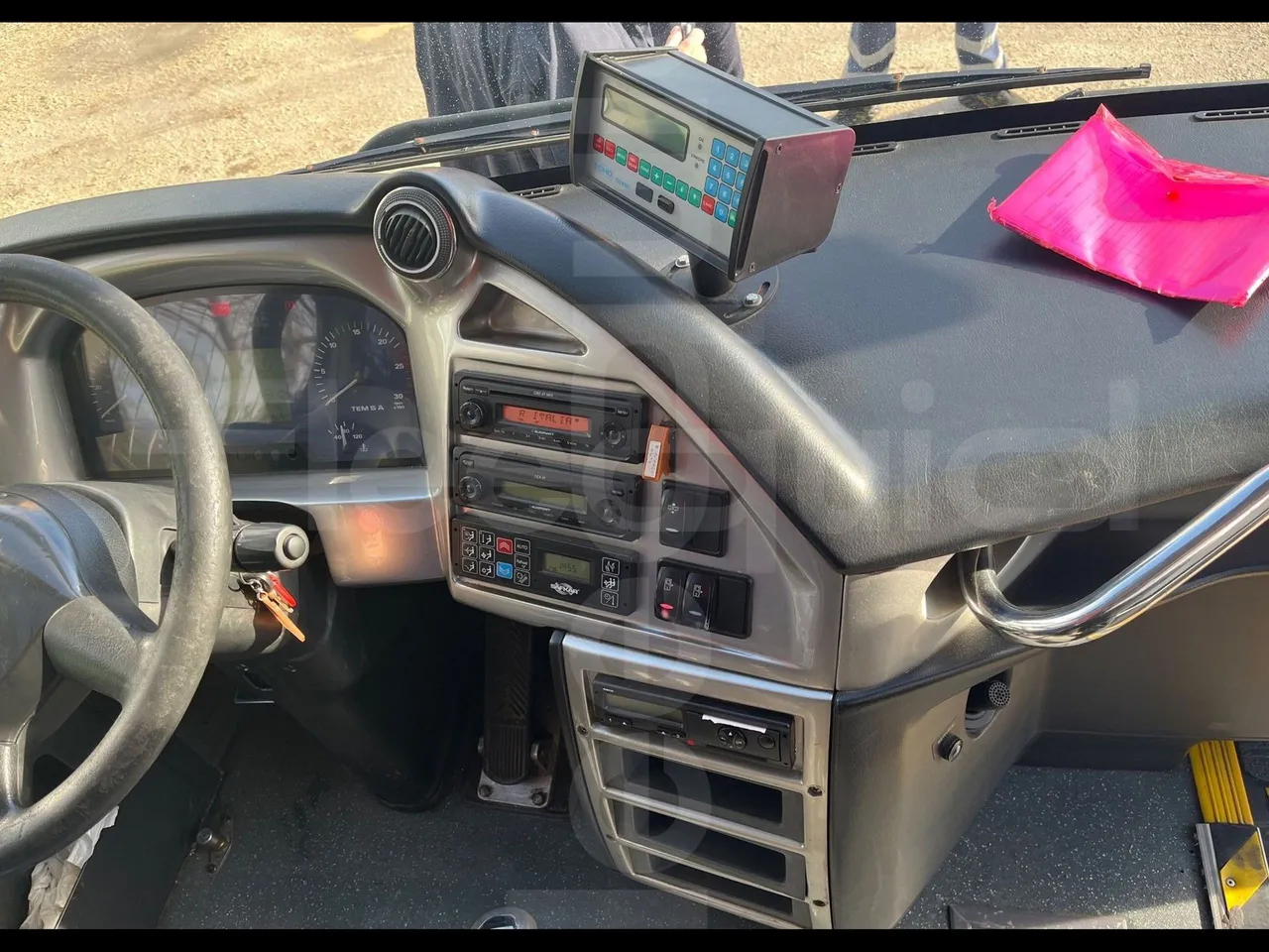 Temsa Safari RD R A T-I53 - Euro 5 - 266 kw - 12.200 mt - radio accessories photo