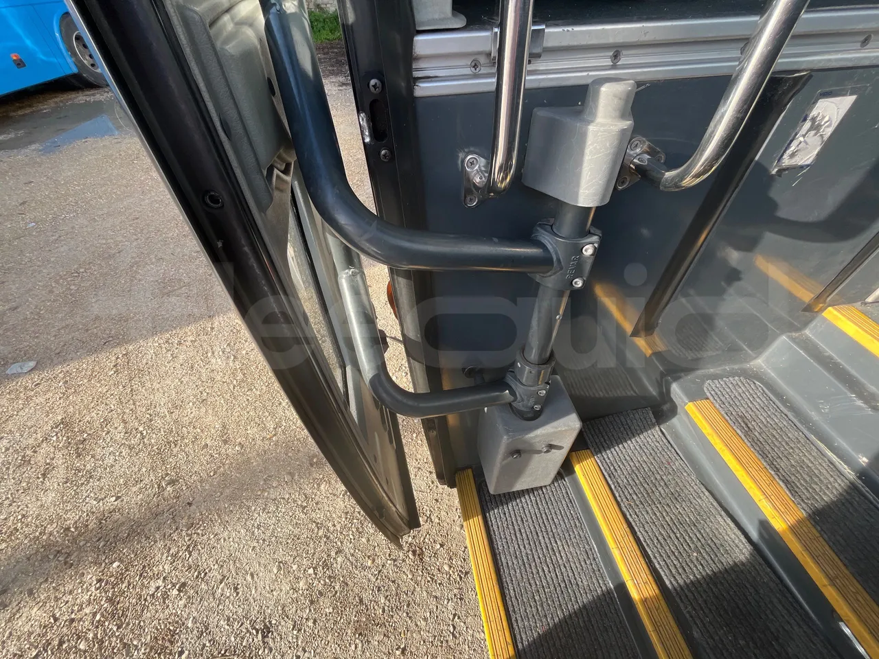 Temsa Safari RD R A T-I53 - Euro 5 - 266 kw - 12.200 mt - door mechanism photo