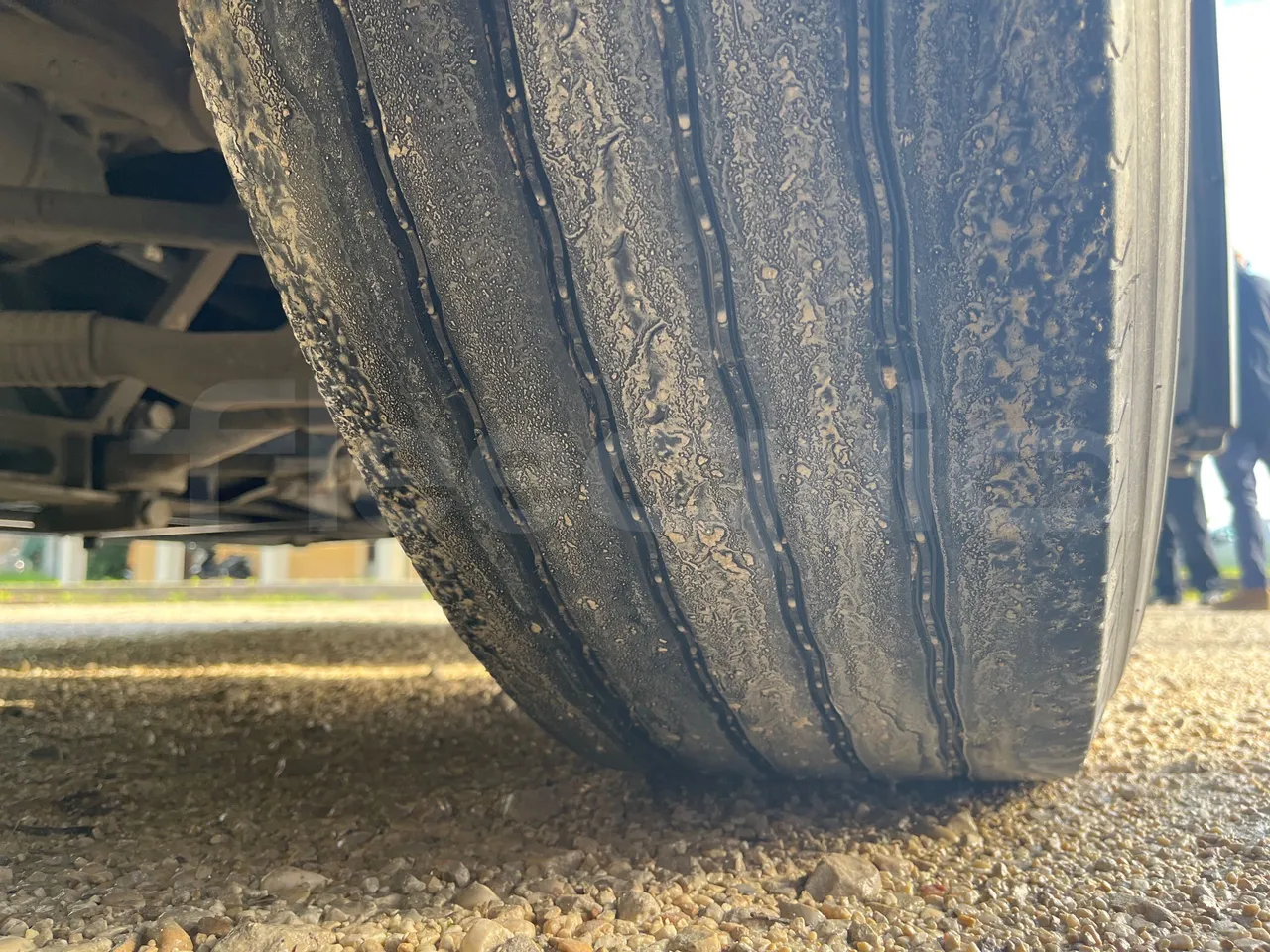 Temsa Safari RD R A T-I53 - Euro 5 - 266 kw - 12.200 mt - tread condition front tires right