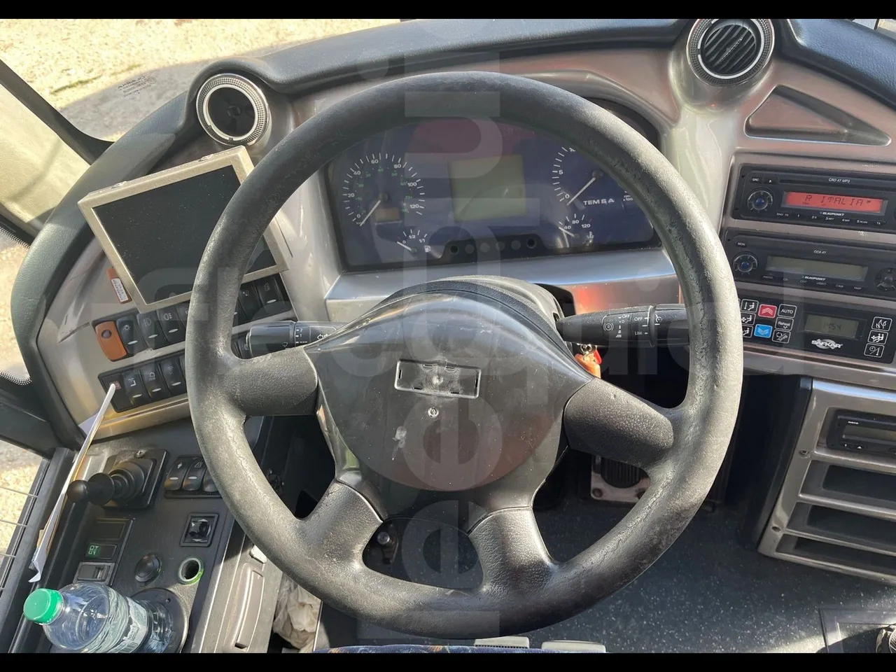 Temsa Safari RD R A T-I53 - Euro 5 - 266 kw - 12.200 mt - steering wheel photo