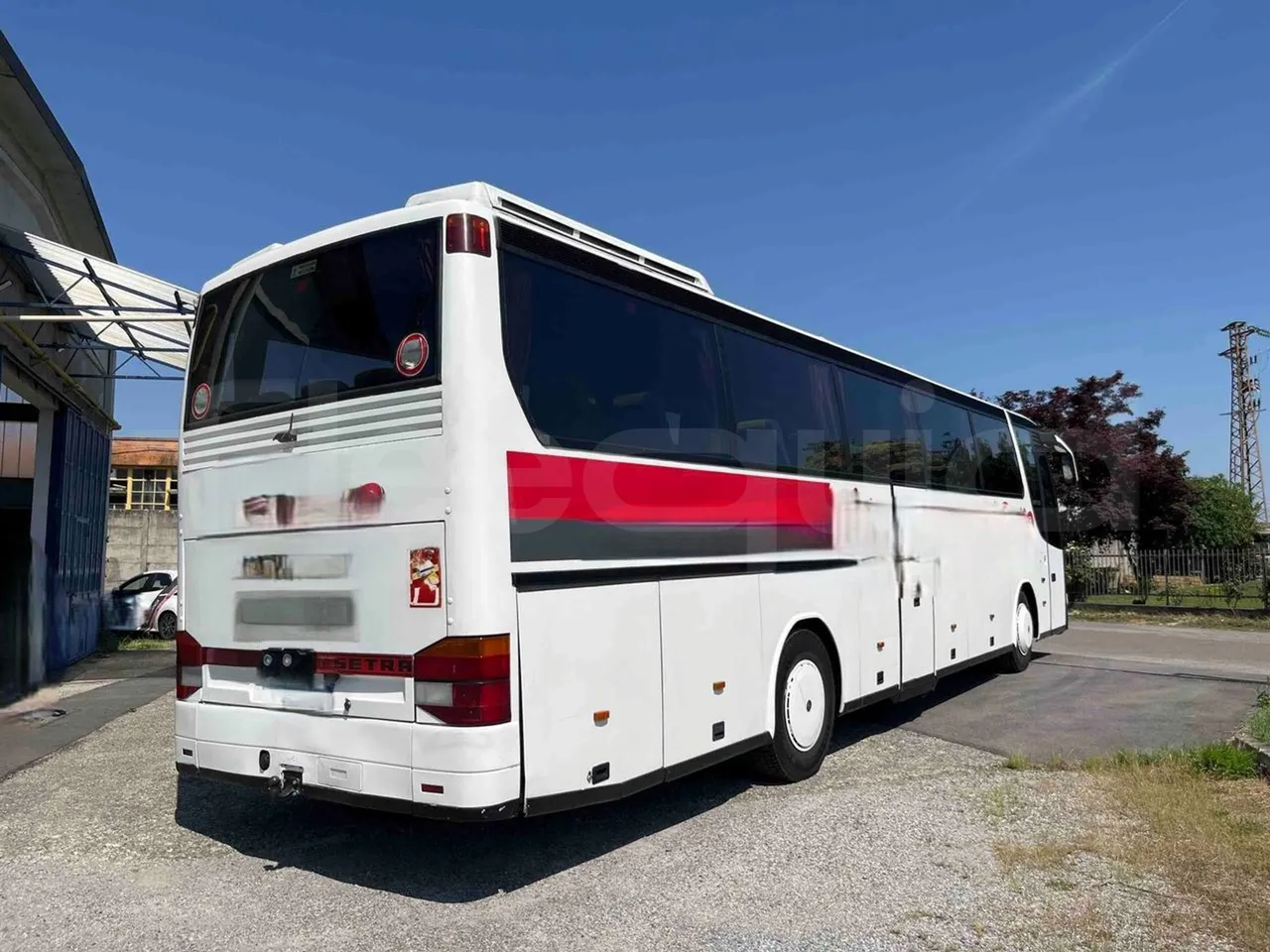 Setra S315 HD - EUR1 - 280kW - 12.000m - 3/4 right rear doors closed