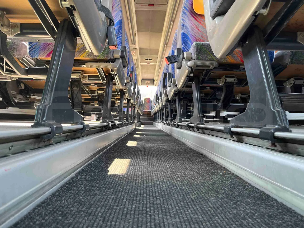 Setra S315 HD - EUR1 - 280kW - 12.000m - seat brackets photo