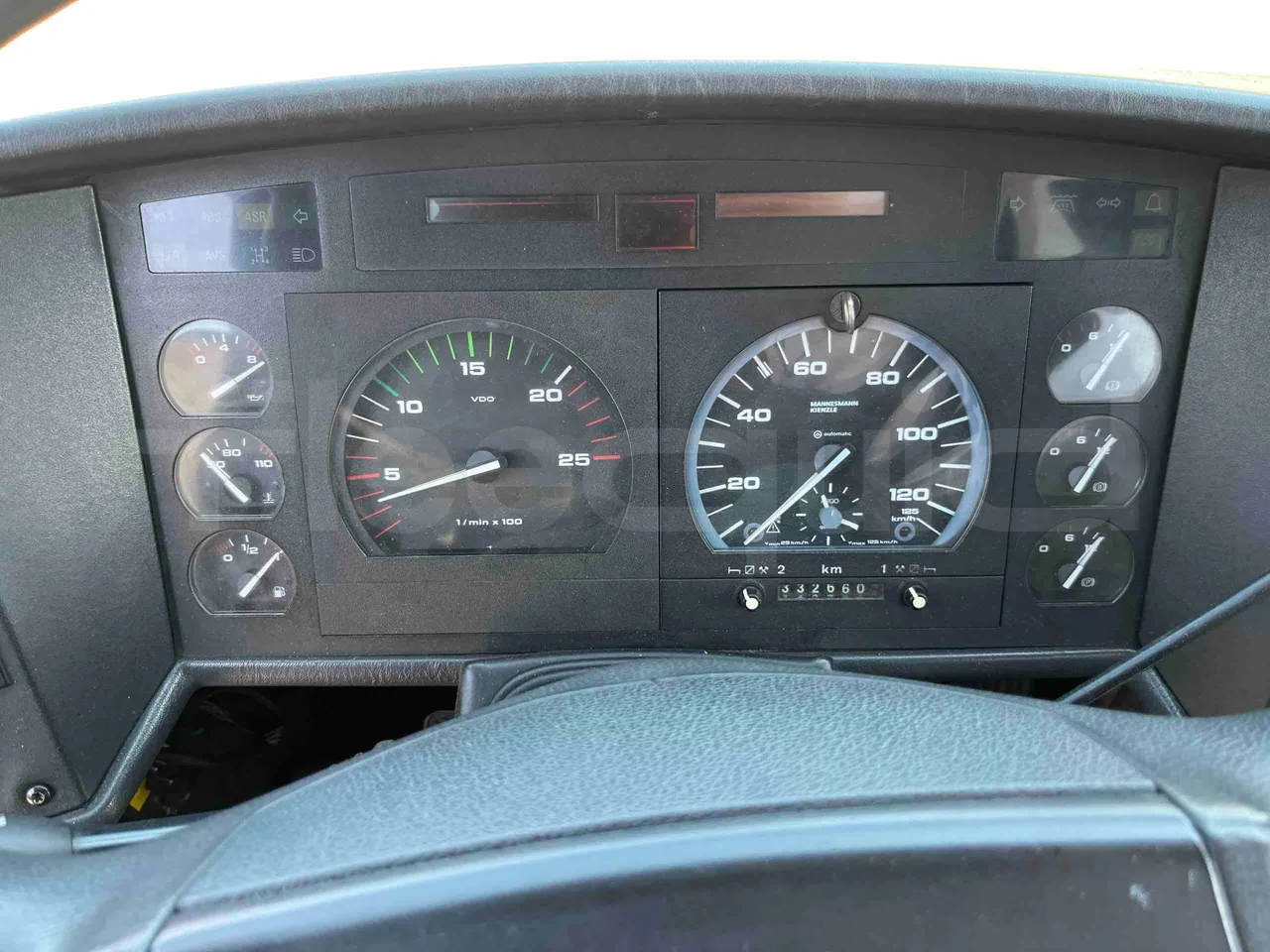 Setra S315 HD - EUR1 - 280kW - 12.000m - dashboard lights on