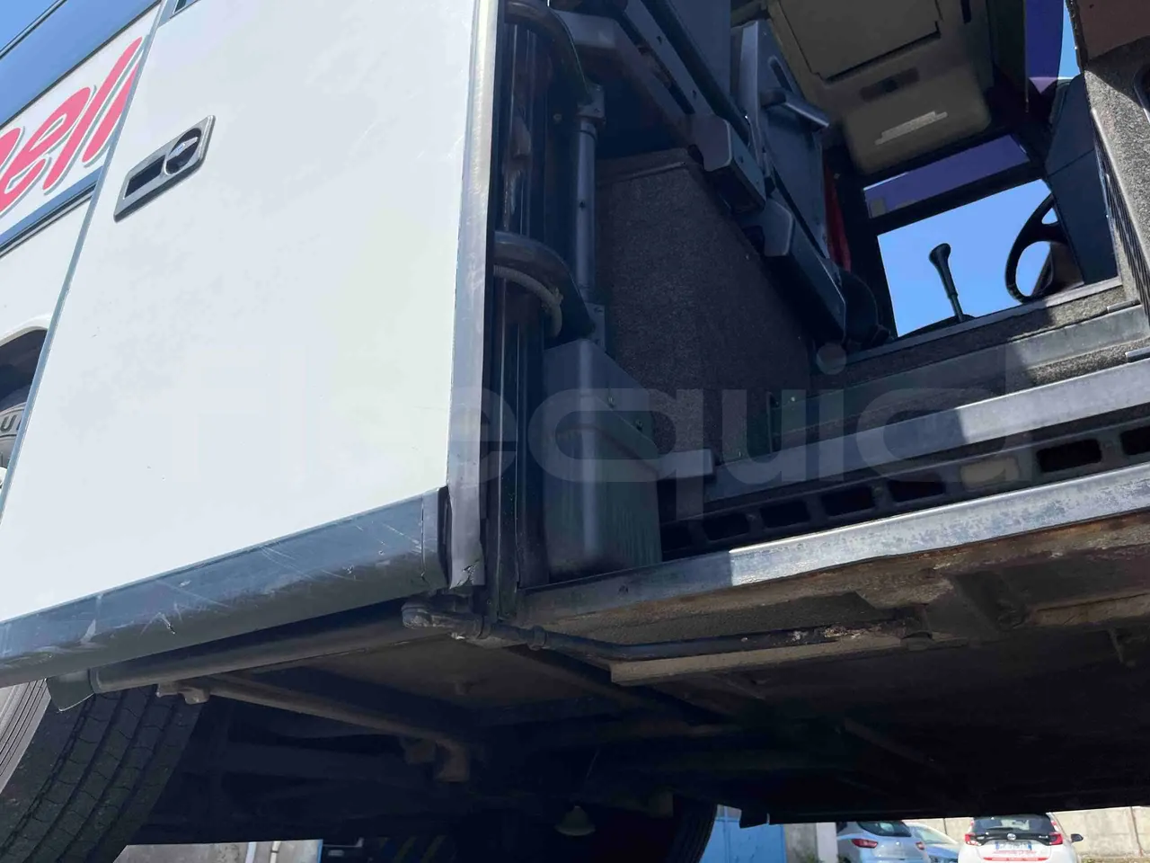 Setra S315 HD - EUR1 - 280kW - 12.000m - door mechanism photo