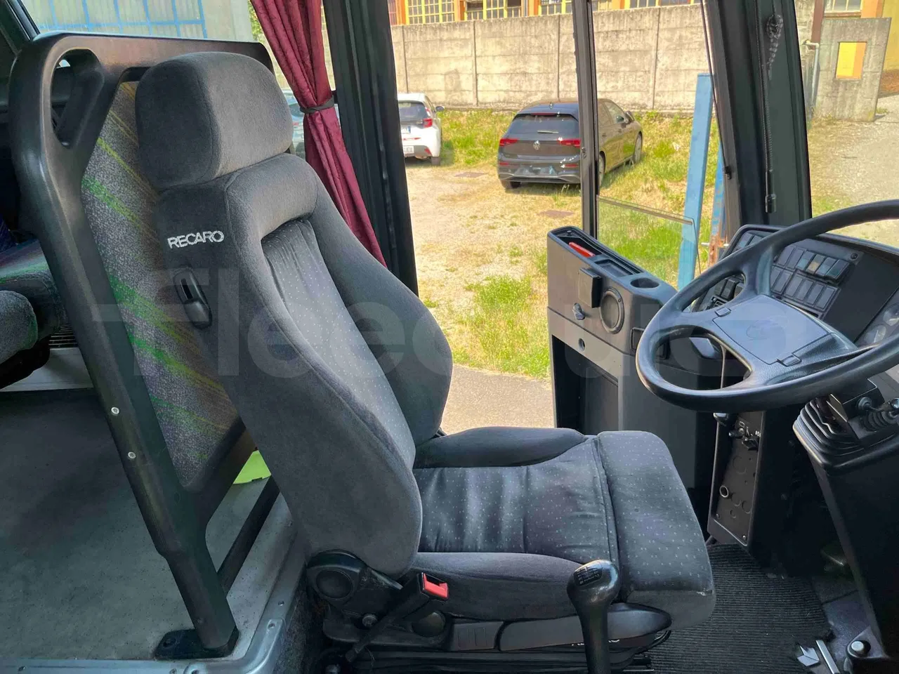 Setra S315 HD - EUR1 - 280kW - 12.000m - driver's seat photo