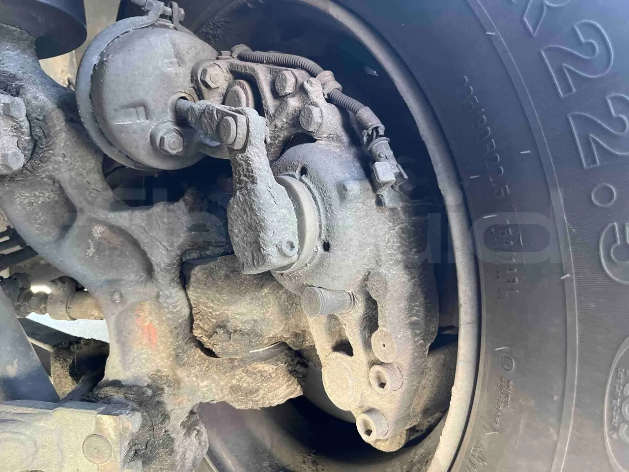 Setra S315 HD - EUR1 - 280kW - 12.000m - front brake calipers left