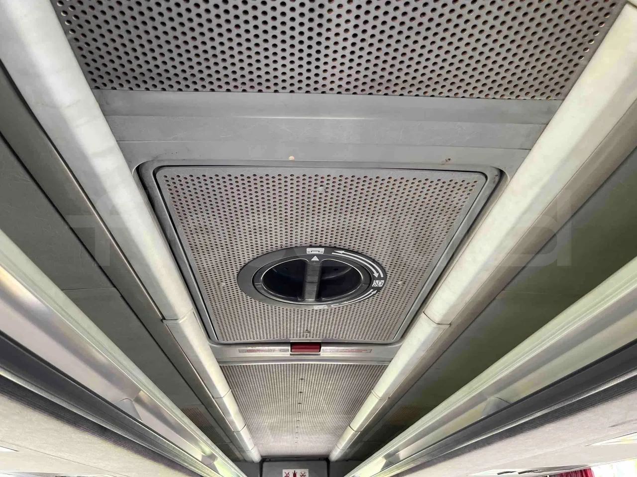 Setra S315 HD - EUR1 - 280kW - 12.000m - roof hatch 1
