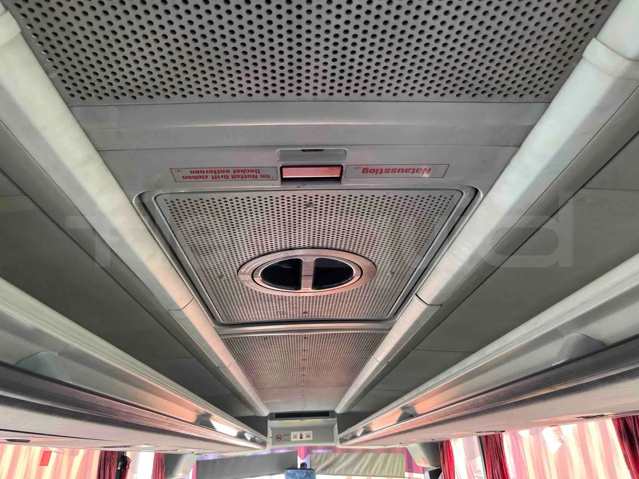 Setra S315 HD - EUR1 - 280kW - 12.000m - roof hatch 2