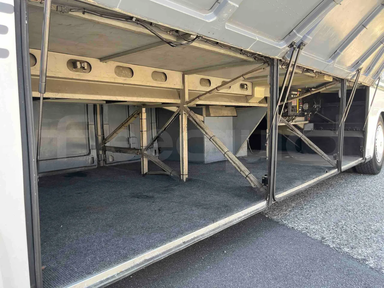 Setra S315 HD - EUR1 - 280kW - 12.000m - internal frame rust check