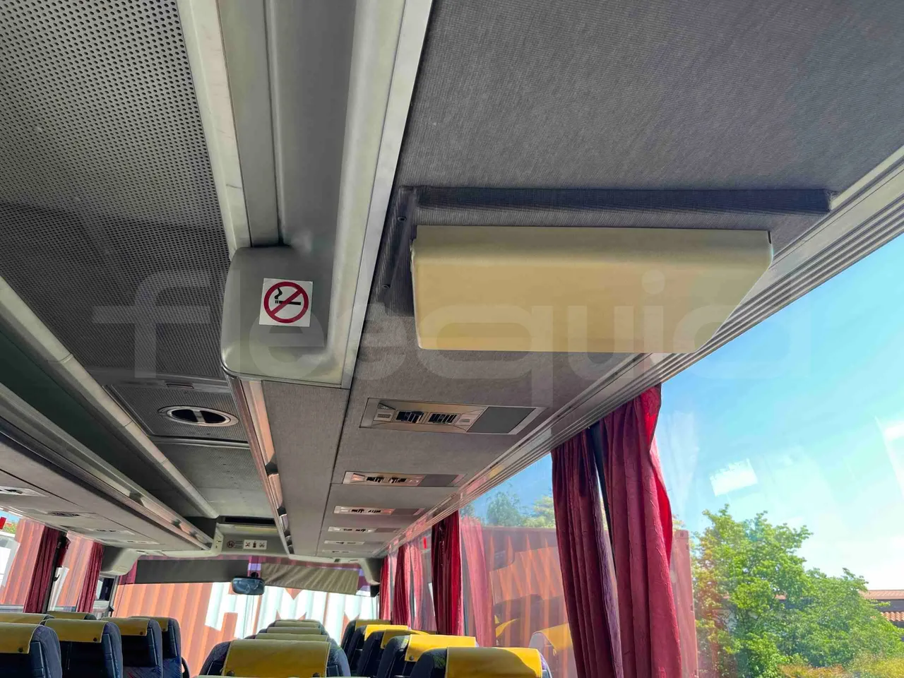 Setra S315 HD - EUR1 - 280kW - 12.000m - monitor detail photo