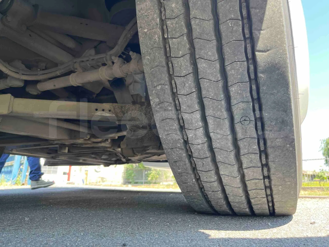 Setra S315 HD - EUR1 - 280kW - 12.000m - tread condition second axle tires right