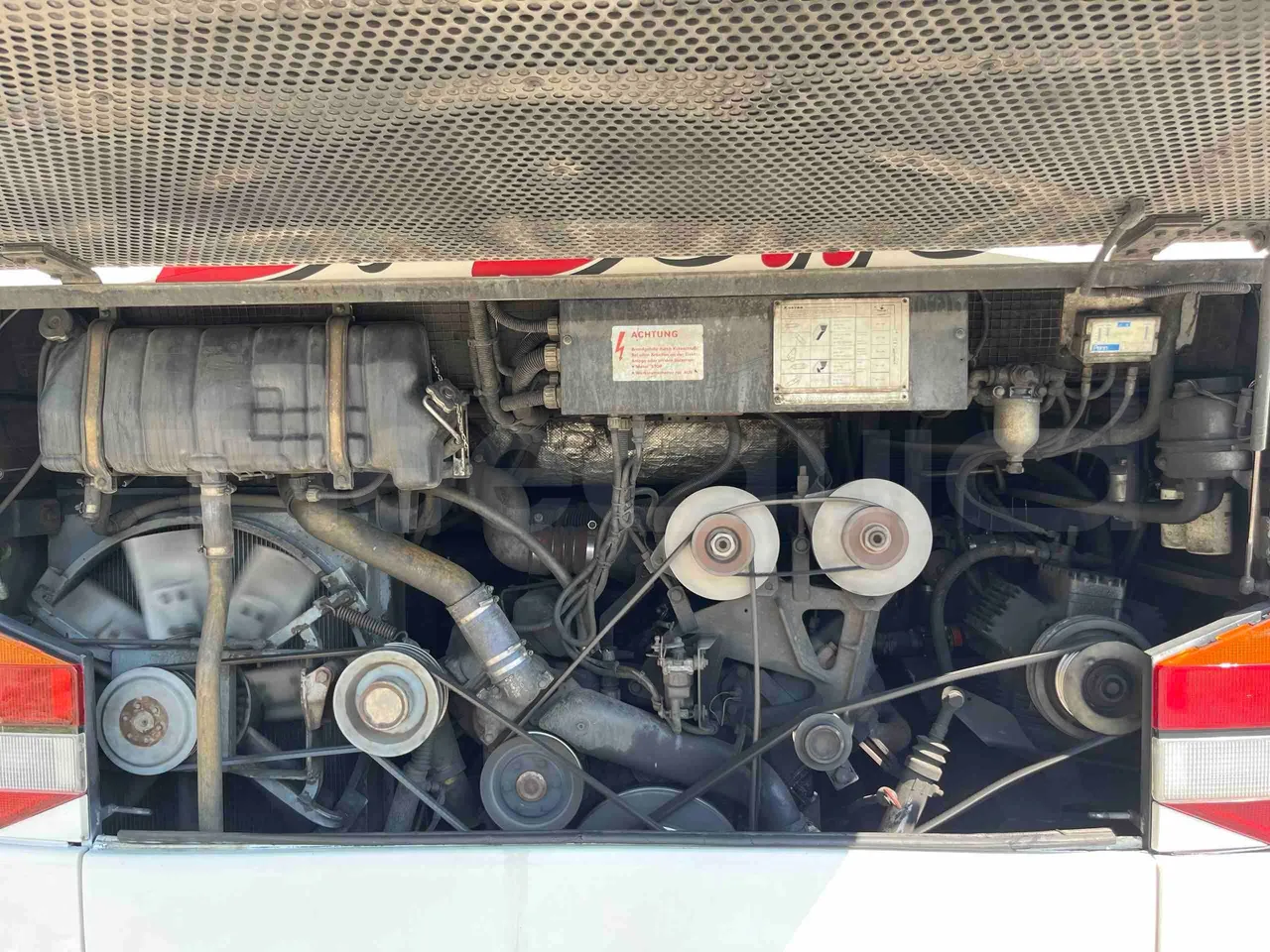 Setra S315 HD - EUR1 - 280kW - 12.000m - rear hatch open