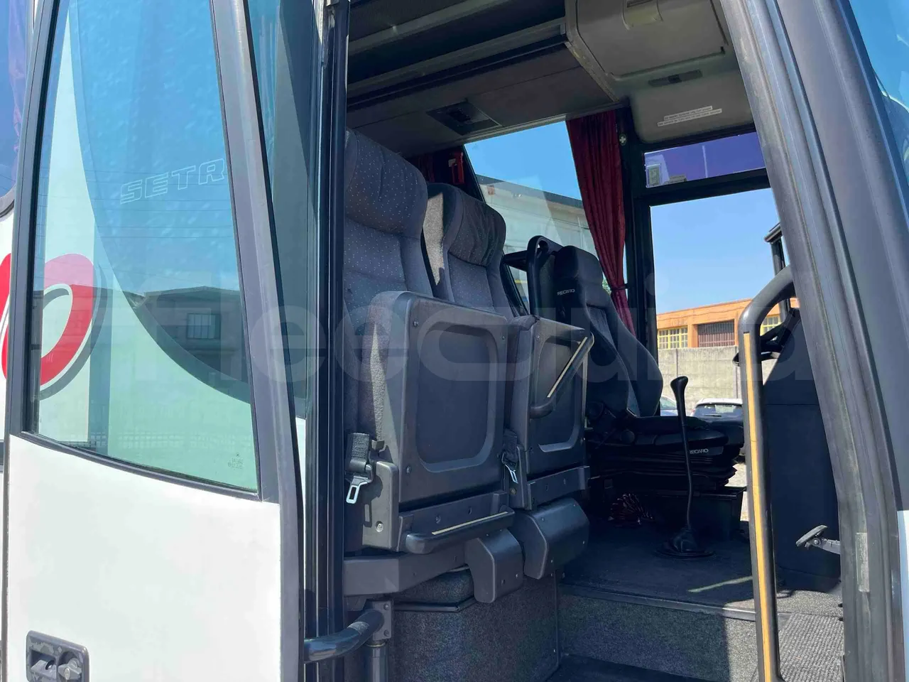 Setra S315 HD - EUR1 - 280kW - 12.000m - hostess seat photo