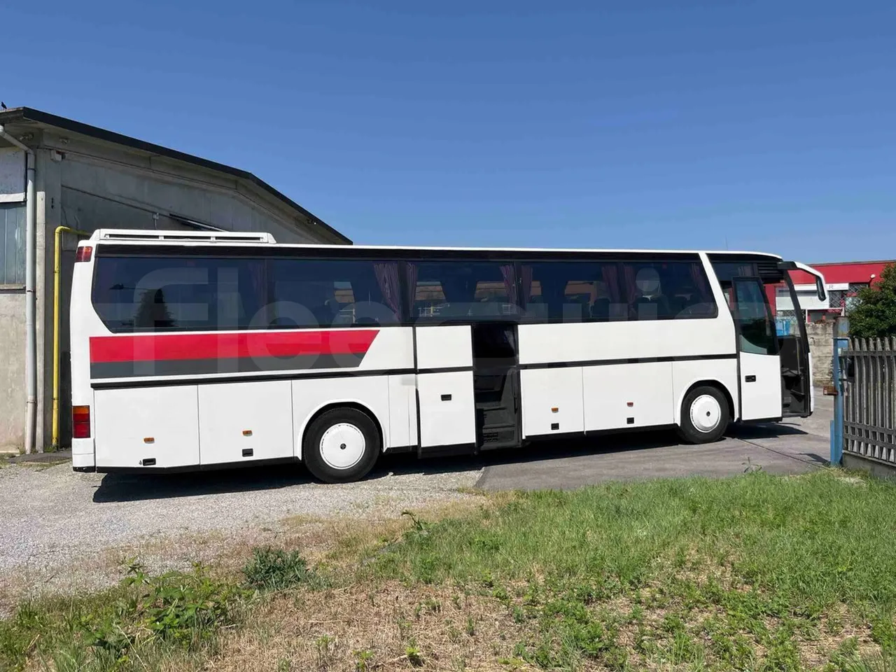 Setra S315 HD - EUR1 - 280kW - 12.000m - right side doors open