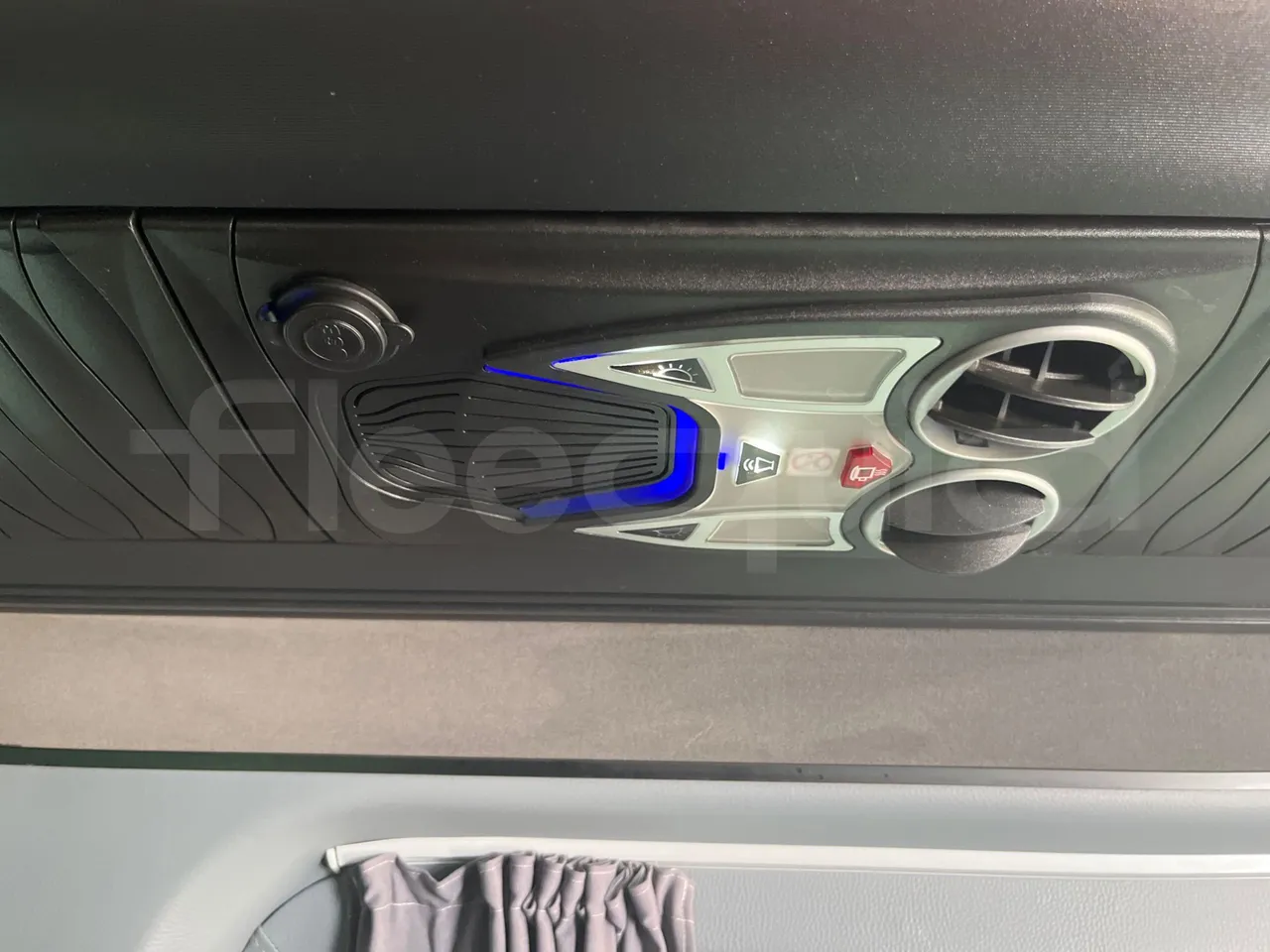 Mercedes-Benz Sprinter 906BB55 - EUR6 - 140kW - 7.765m - usb charging detail