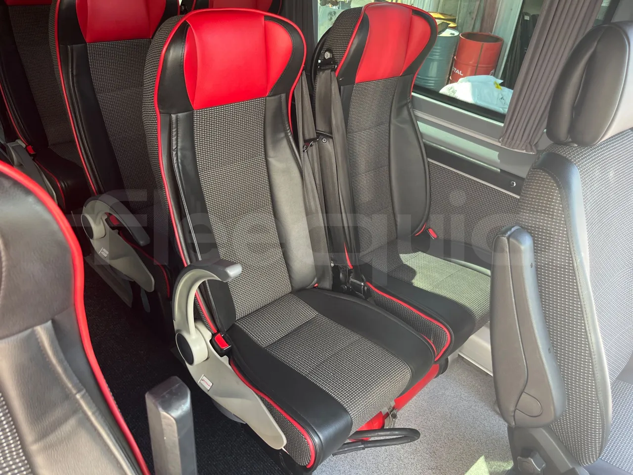 Mercedes-Benz Sprinter 906BB55 - EUR6 - 140kW - 7.765m - single seat detail