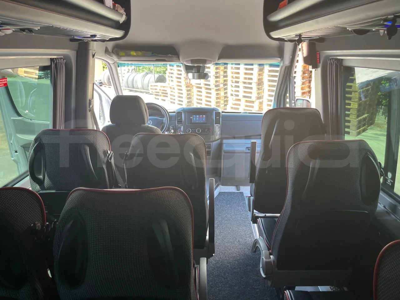 Mercedes-Benz Sprinter 906BB55 - EUR6 - 140kW - 7.765m - forward view middle aisle