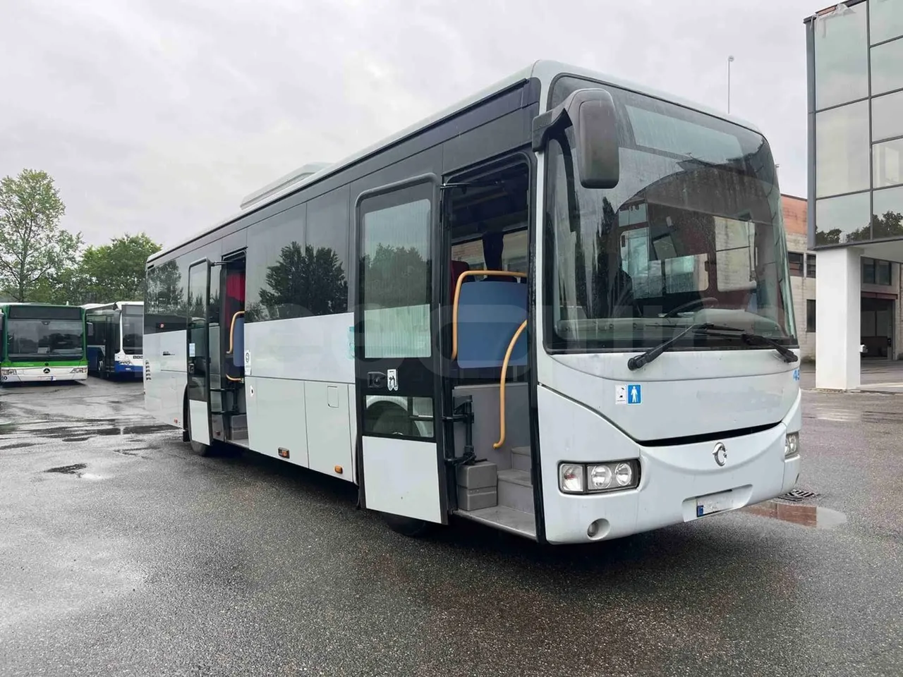 Iveco Crossway SFR160 - Euro 5 - 280 Kw - 10.655mt - 3/4 right front doors open