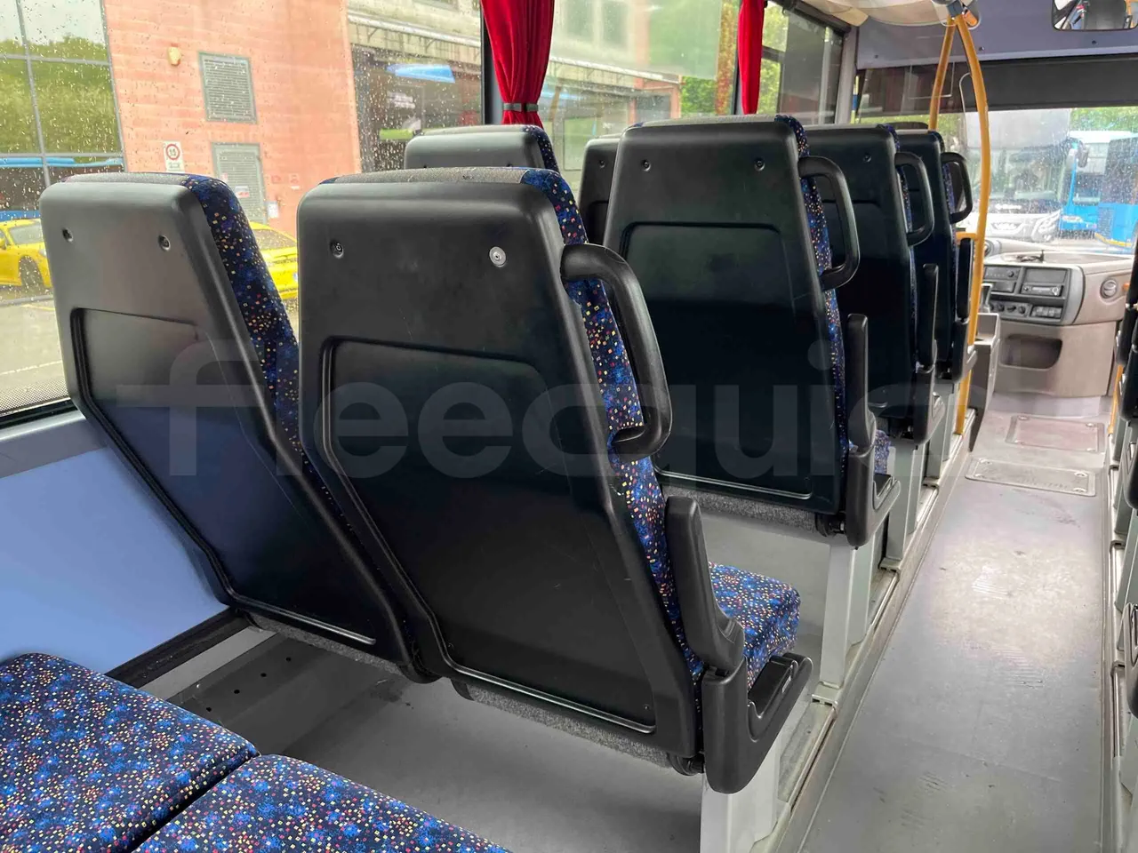 Iveco Crossway SFR160 - Euro 5 - 280 Kw - 10.655mt - forward view middle aisle