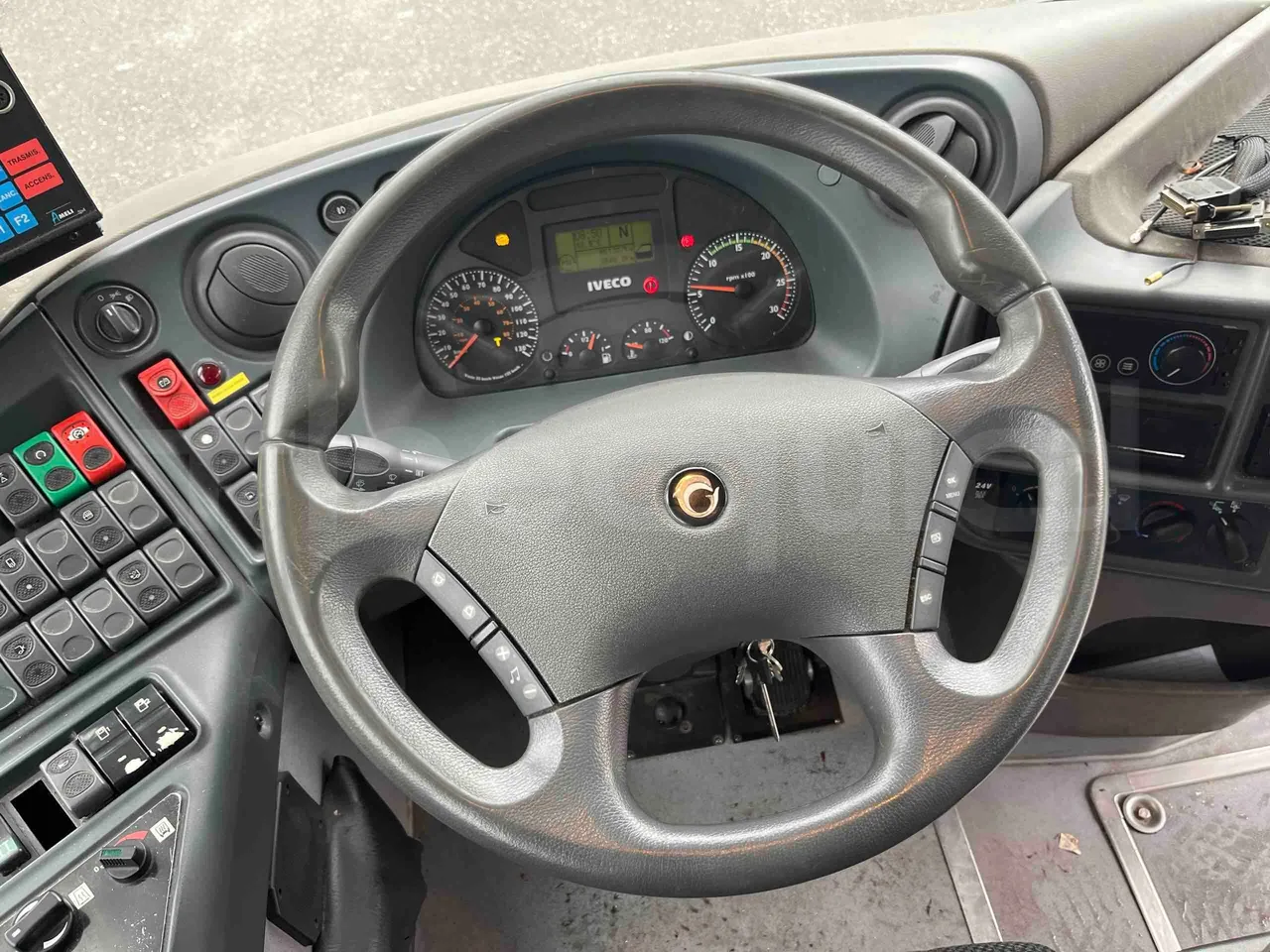 Iveco Crossway SFR160 - Euro 5 - 280 Kw - 10.655mt - steering wheel photo
