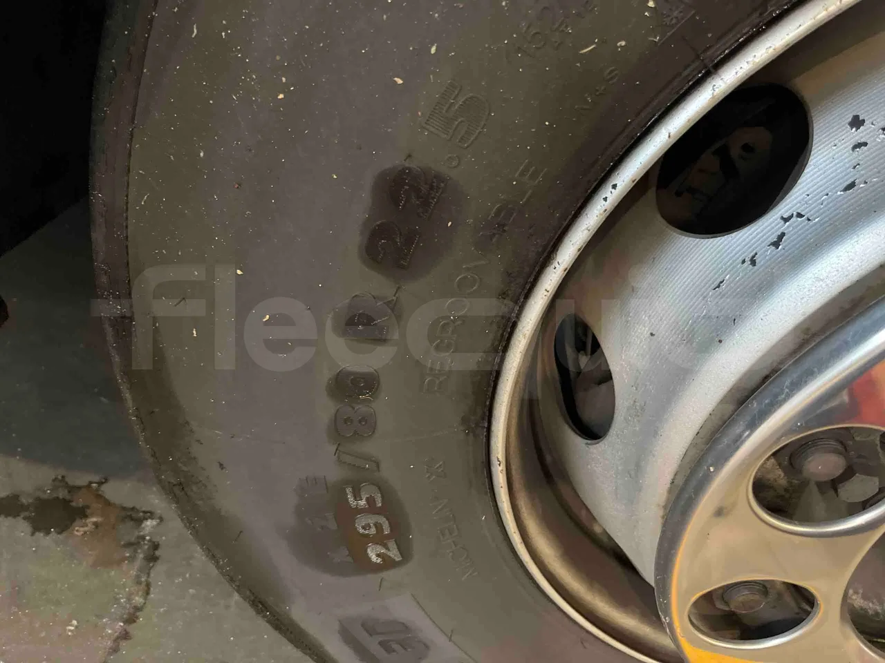 Iveco Crossway SFR160 - Euro 5 - 280 Kw - 10.655mt - front left tire measurements